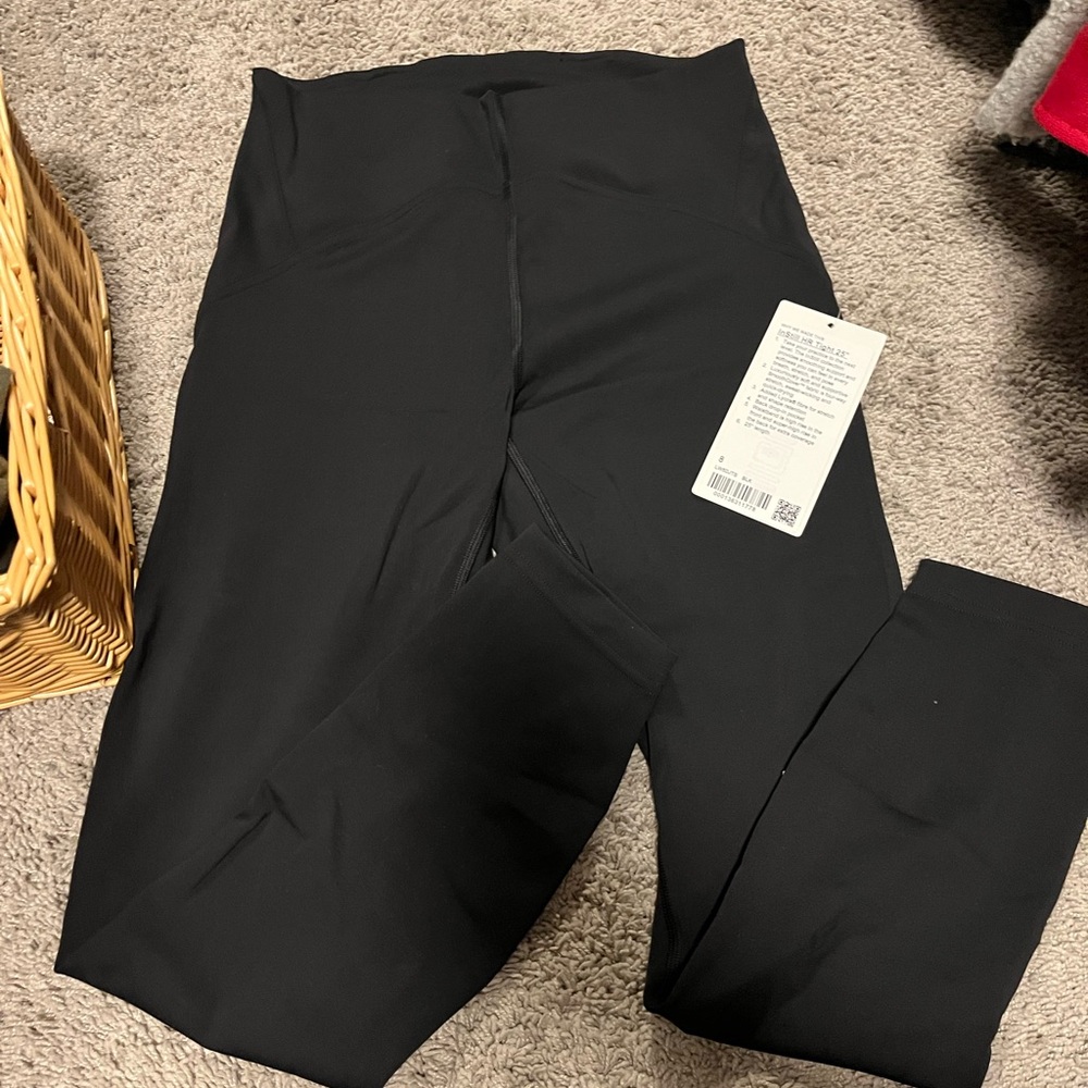 Lululemon new with tag sz 8 InStill HR tight 25”